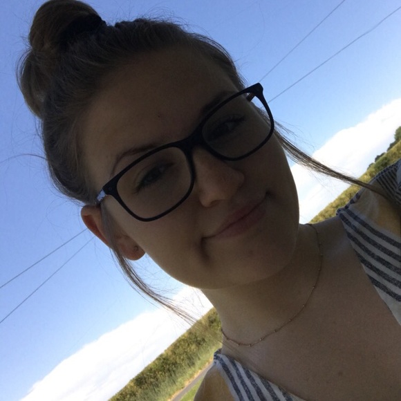 Meet your Posher, Christa - Picture 1 of 1